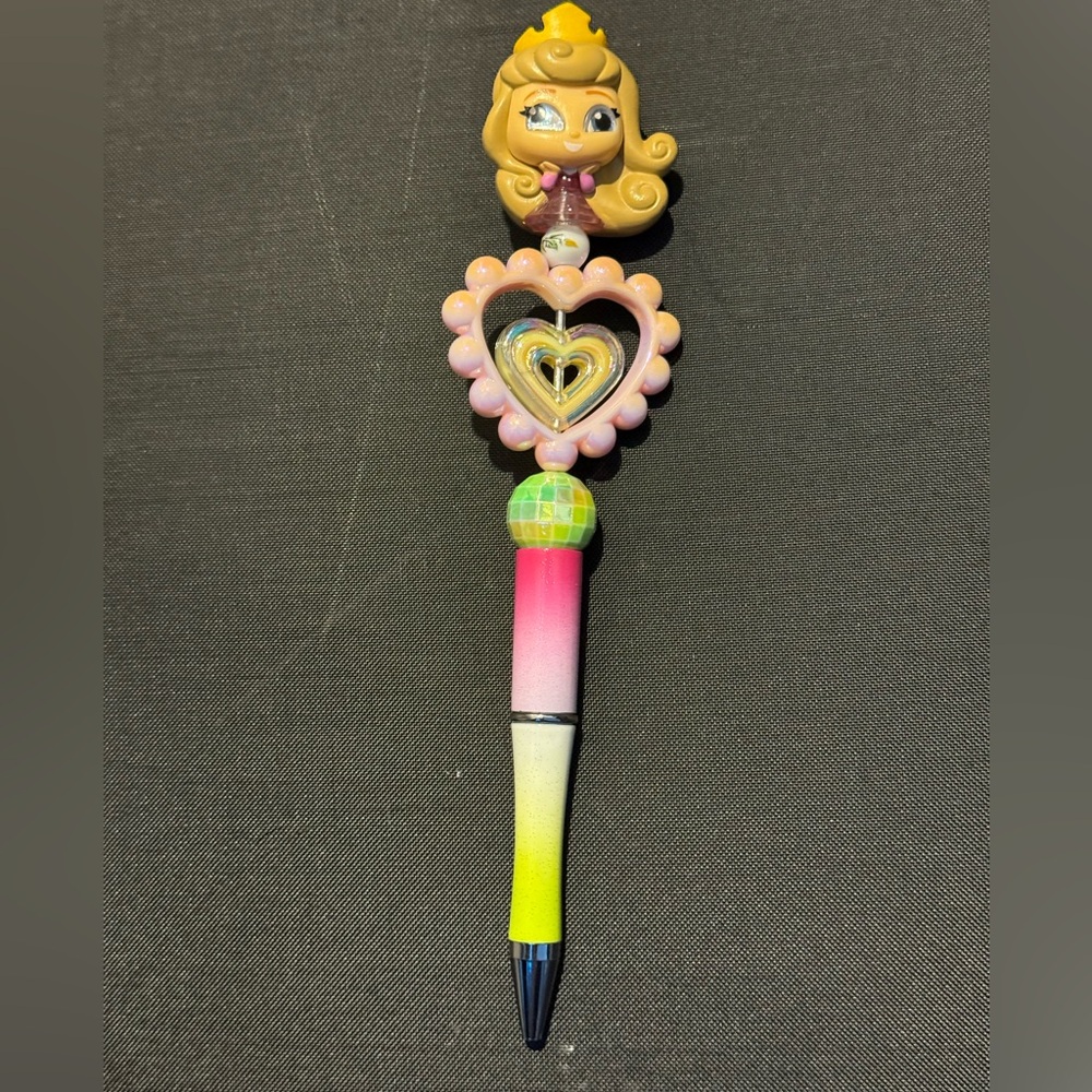 - 🏰 Disney Doorable Handmade Aurora (Sleeping Beauty) Pen✍️